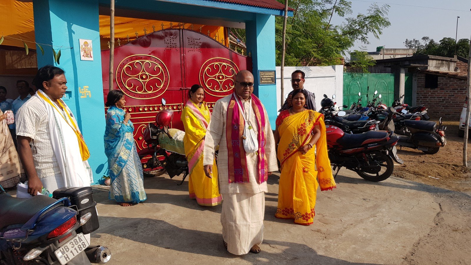  Visiting devotees. Asansol. 2019.11.18